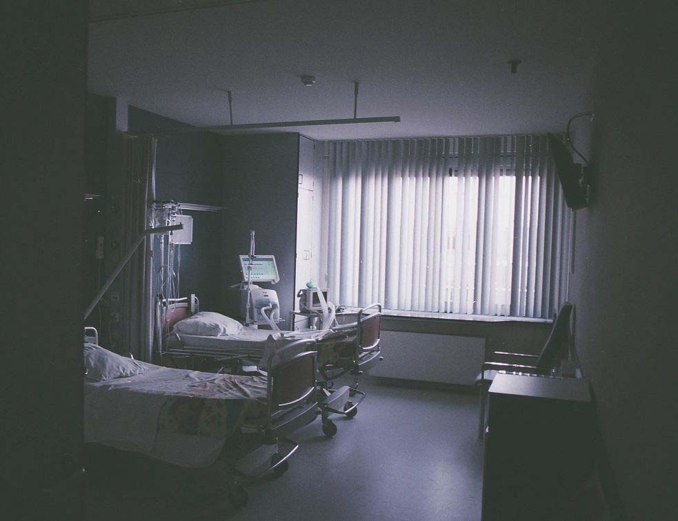 male boginje, bolnica, krevet, zdravlje,Photo by Daan Stevens on Unsplash